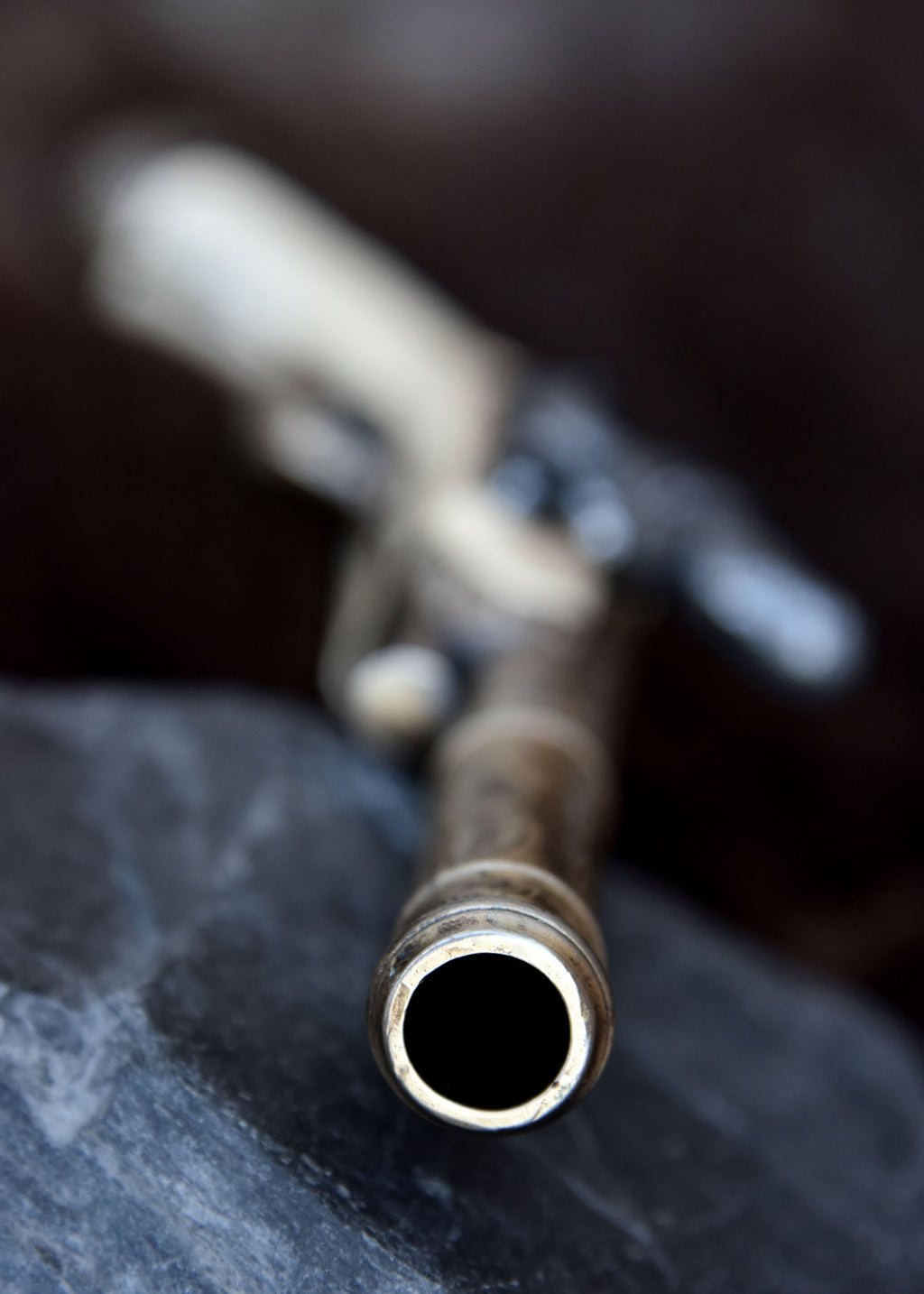 Pistolet pirate à silex façon ivoire et laiton Queen Anne, 18e siècle Pirates Wares