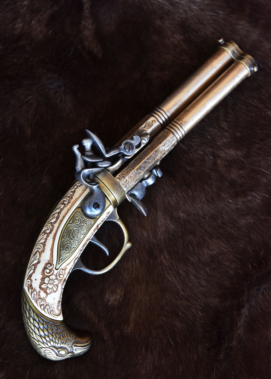 Pistolet pirate à trois canons laiton, 18e siècle Pirates Wares