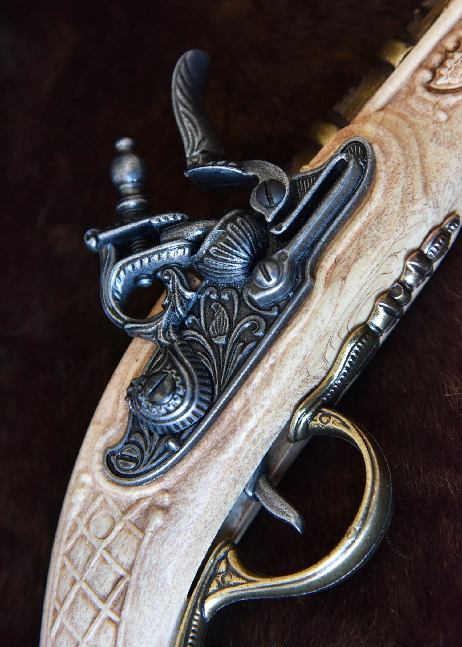 Pistolet pirate tromblon à silex façon ivoire, 18e siècle Pirates Wares