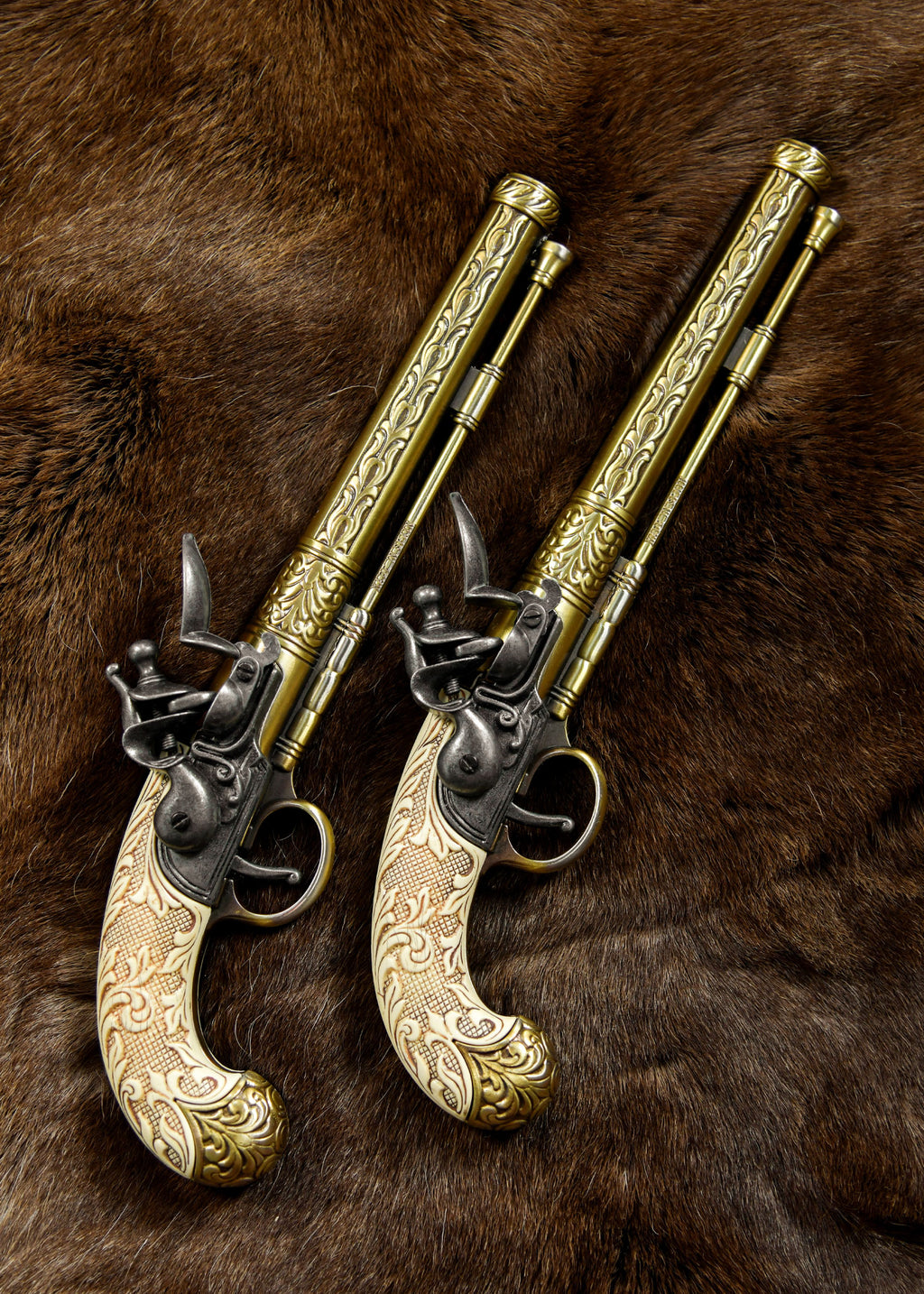 Pistolets de pirates laiton, crosse façon ivoire, set de 2, 18e siècle Pirates Wares